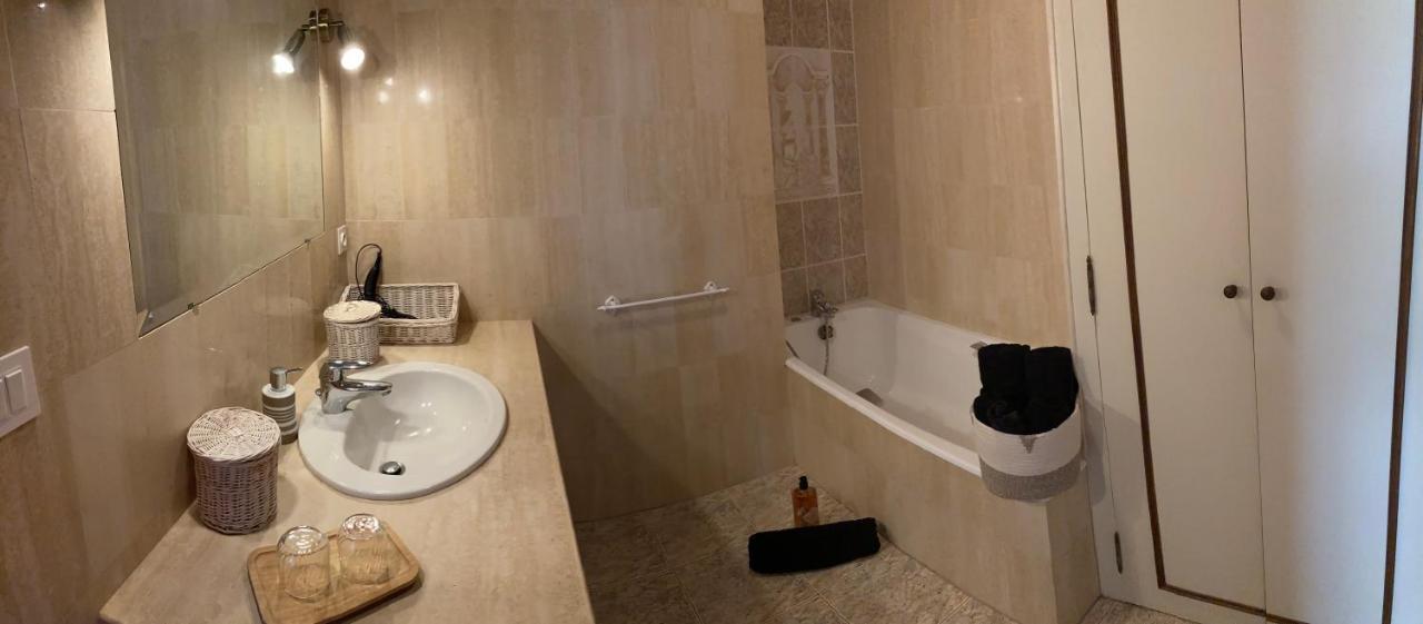 Le Chai De La Rose Spa Et Seances Bien Etre Doué-la-Fontaine Exteriör bild